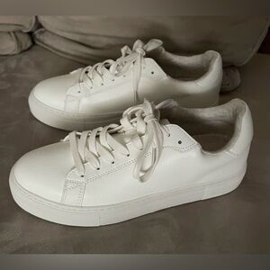 Never worn. Brand new. CUSHIONAIRE Women's Roc lace up sneaker + Comfort Foam.